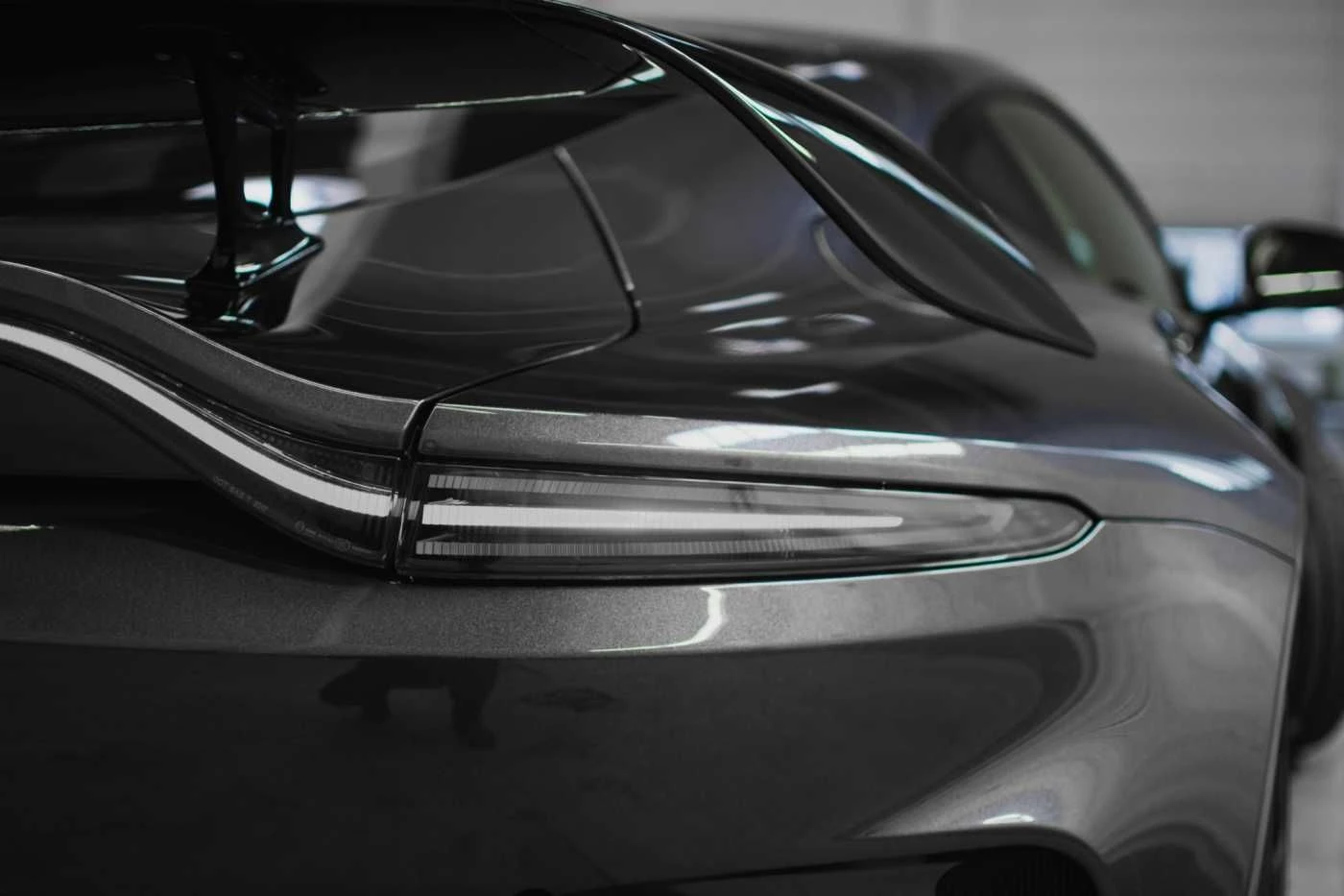 Aston Martin V12 Vantage V12 | Mobile.bg — изображение 13