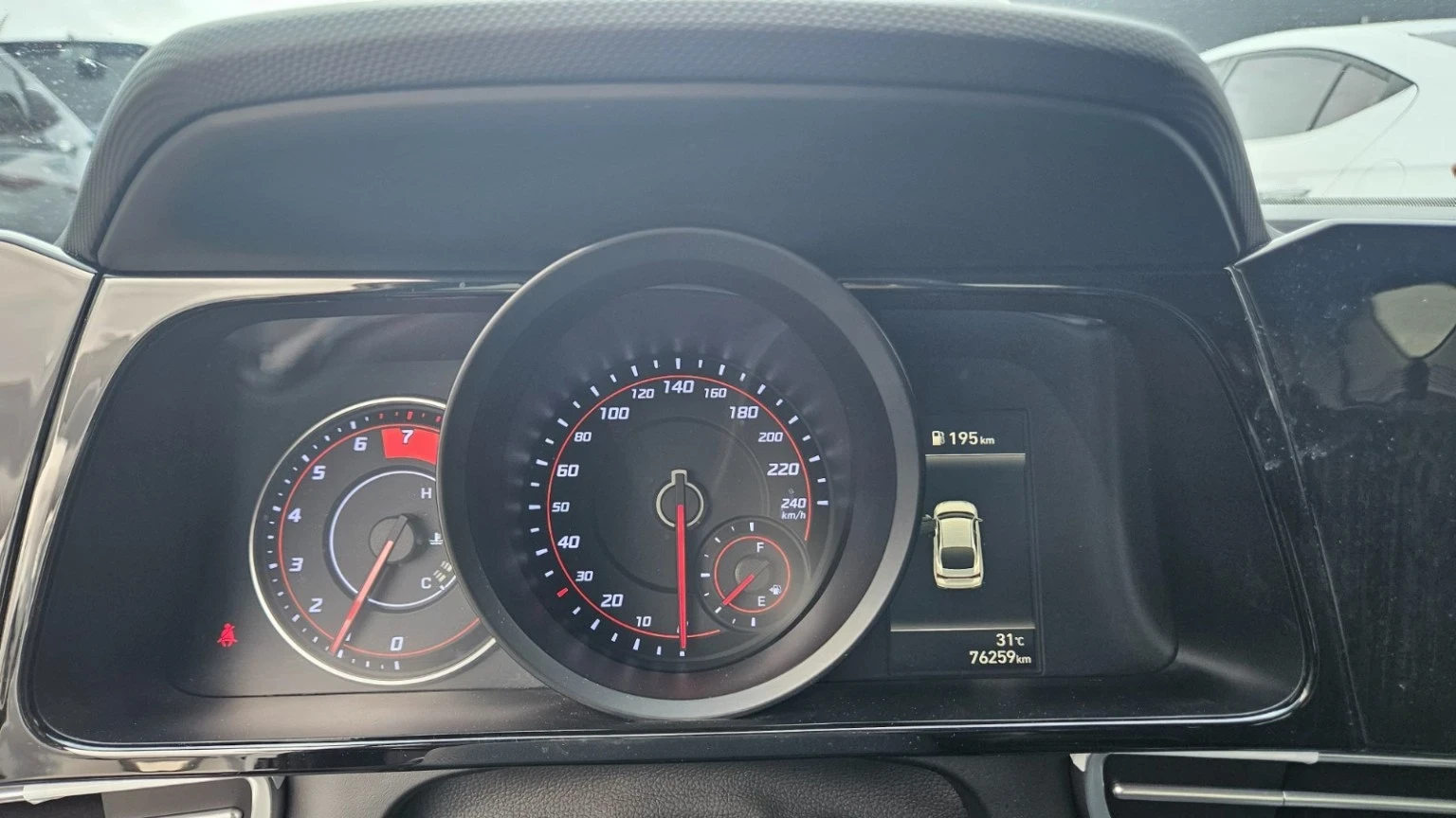 Hyundai Elantra | Mobile.bg   12