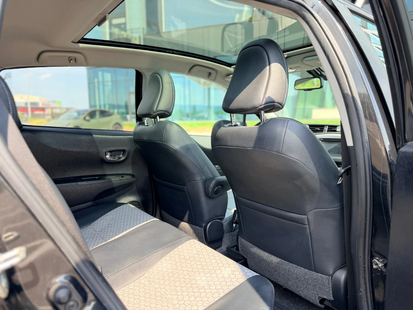 Toyota Yaris 1.33vvt-i-Автоматик-Лизинг през Уникредит по160евр, снимка 14 - Автомобили и джипове - 55112188