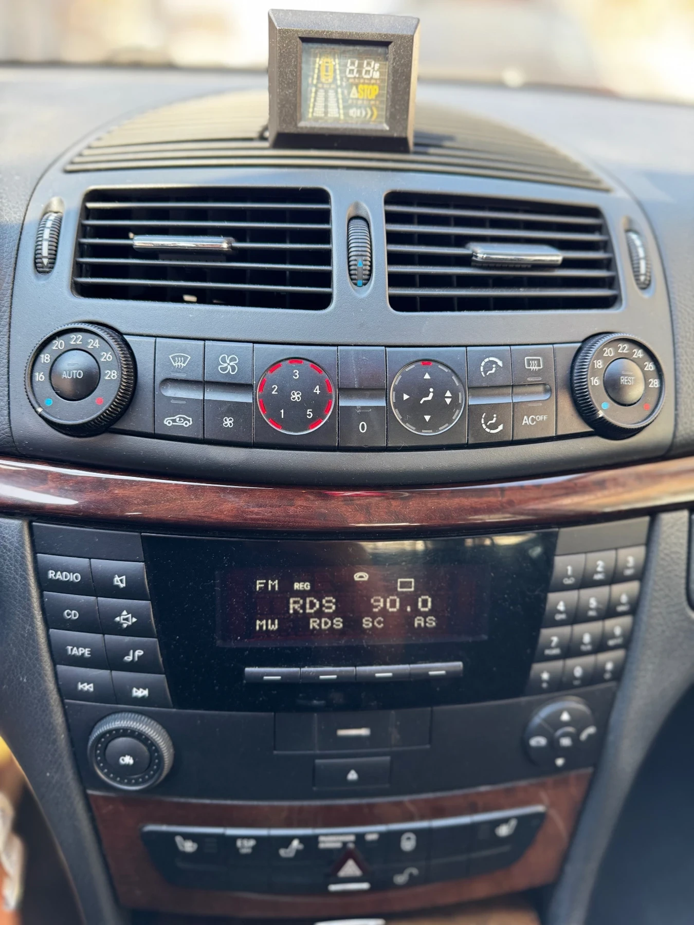 Mercedes-Benz E 220 CDI, снимка 7 - Автомобили и джипове - 55498358