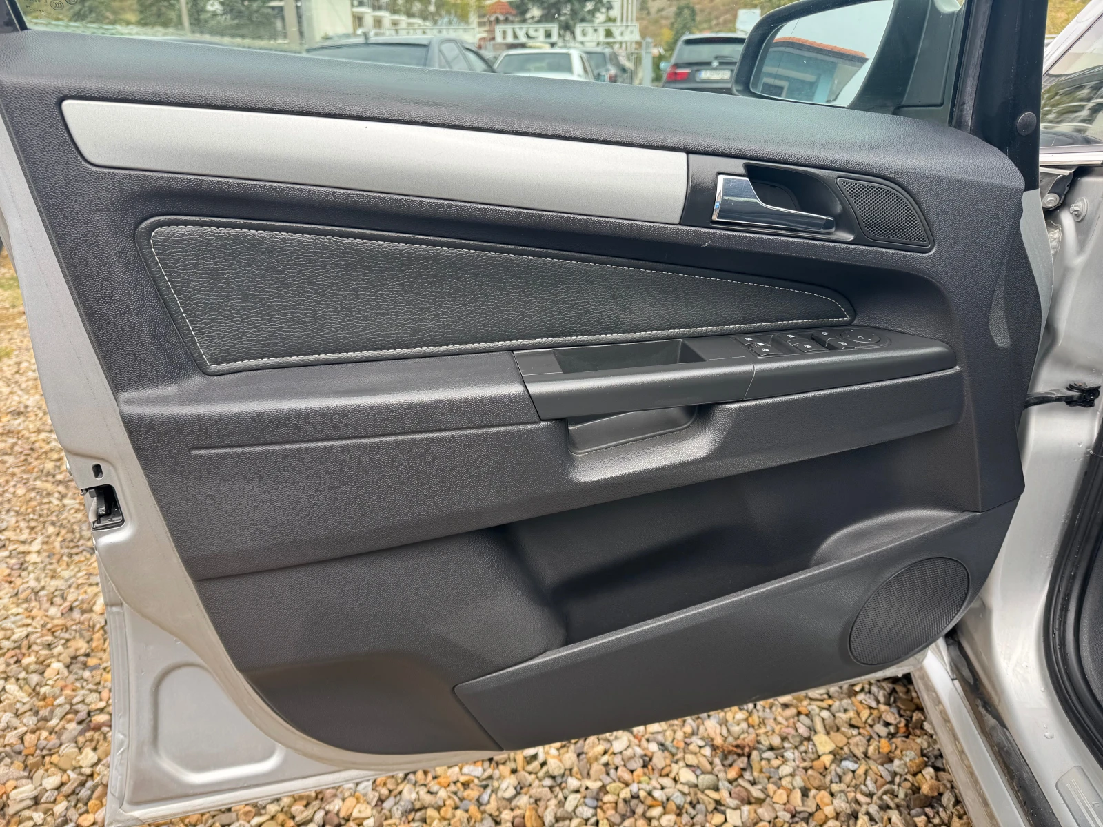 Opel Zafira 1.8i cosmo, снимка 8 - Автомобили и джипове - 56710832