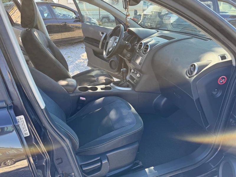 Nissan Qashqai 1.6i-NAVI-KAMERA-PANORAMA, снимка 12 - Автомобили и джипове - 47631393