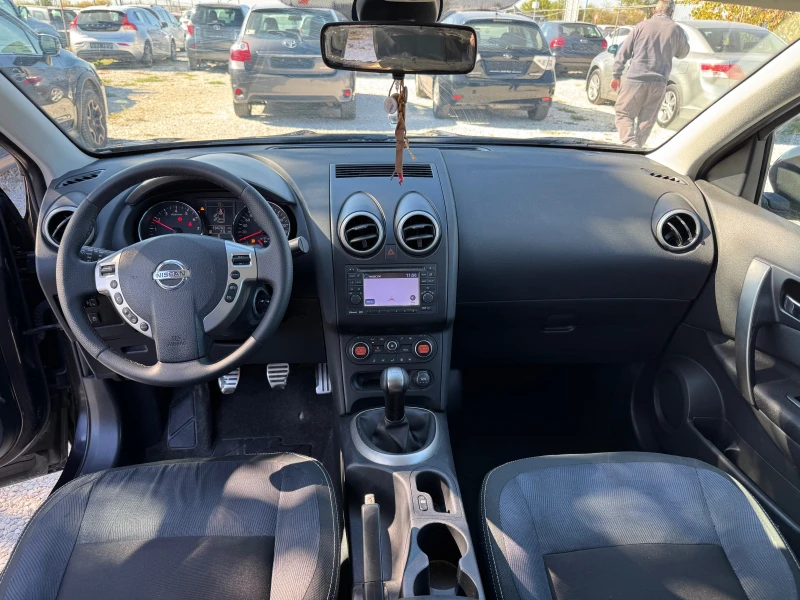 Nissan Qashqai 1.6i-NAVI-KAMERA-PANORAMA, снимка 13 - Автомобили и джипове - 47631393