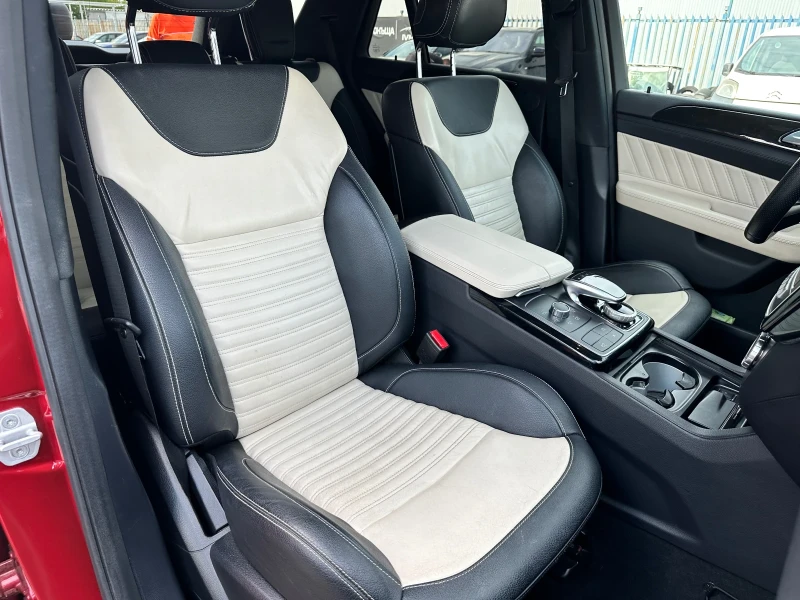 Mercedes-Benz GLE 400 * AMG LINE* 4MATIC* LED* PANORAMA* , снимка 10 - Автомобили и джипове - 51953856