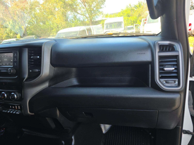 Dodge RAM 1500 Tradesman 5.7 HEMI, снимка 9 - Автомобили и джипове - 53246134