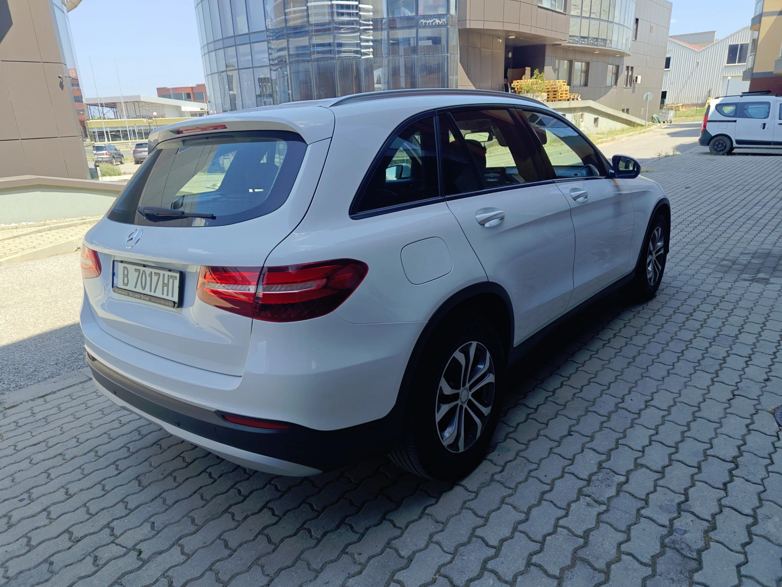 Mercedes-Benz GLC 220  - изображение 4