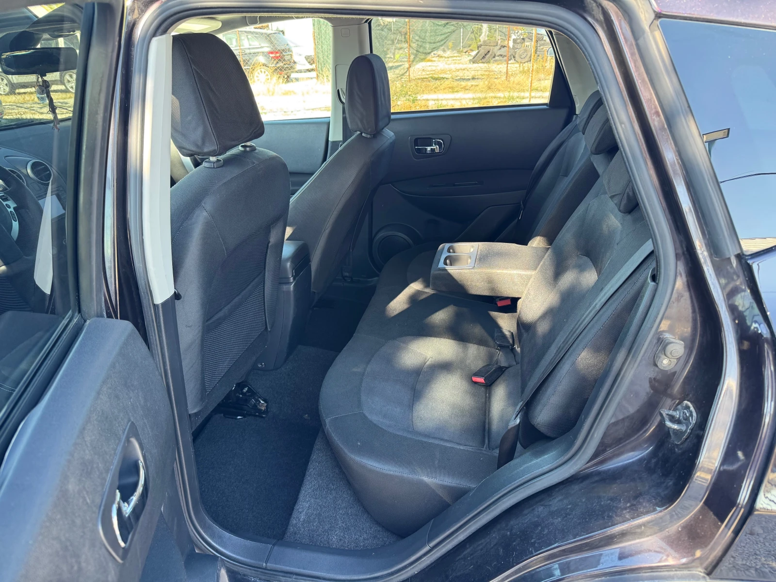 Nissan Qashqai 1.6i-NAVI-KAMERA-PANORAMA - изображение 10