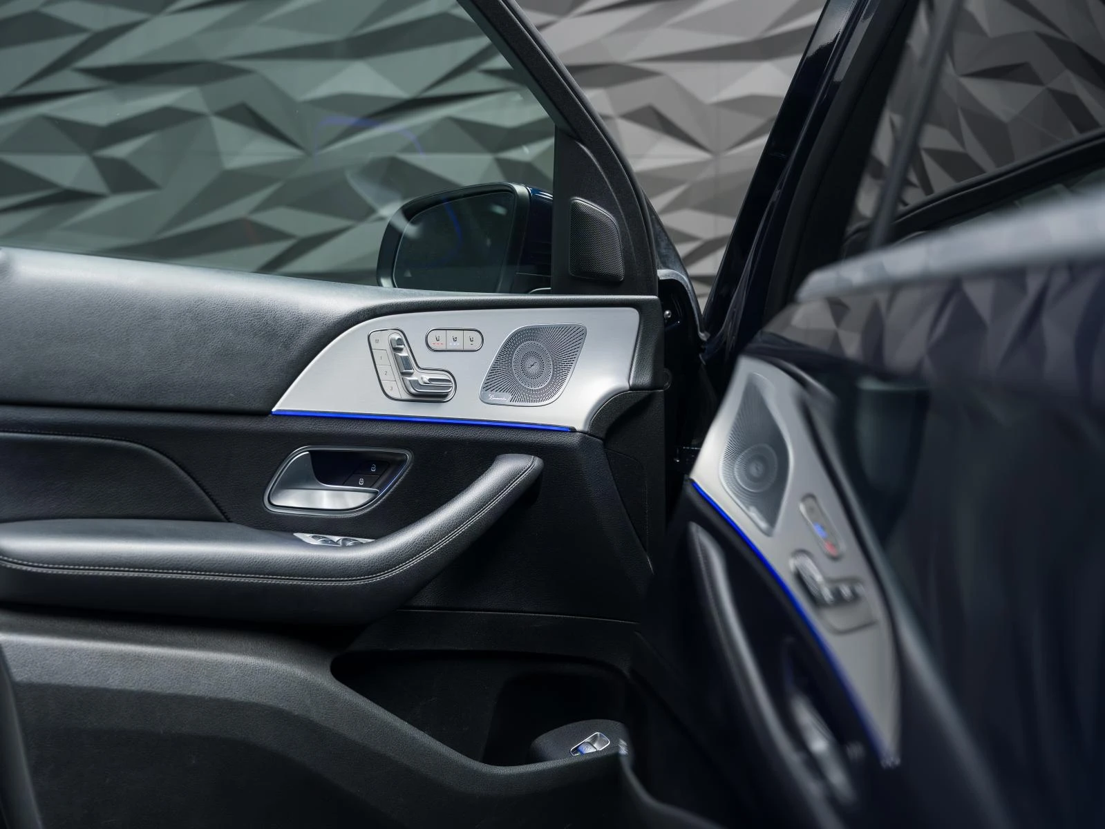 Mercedes-Benz GLE 350* 4MATIC* BURM* Обдухв* 360CAM* 7 SEATS* MASSAG - изображение 7