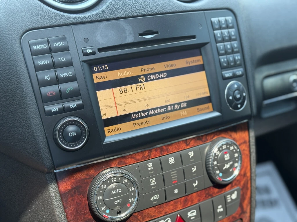 Mercedes-Benz ML 350 * * CARFAX * * АВТО КРЕДИТ * * , снимка 11 - Автомобили и джипове - 53771654