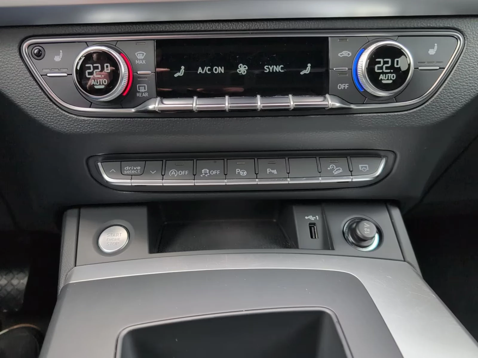 Audi Q5 QUATTRO/265HP/STRONIC/BLACK/PANO/360/MEMO/AHK/279q, снимка 12 - Автомобили и джипове - 54477258