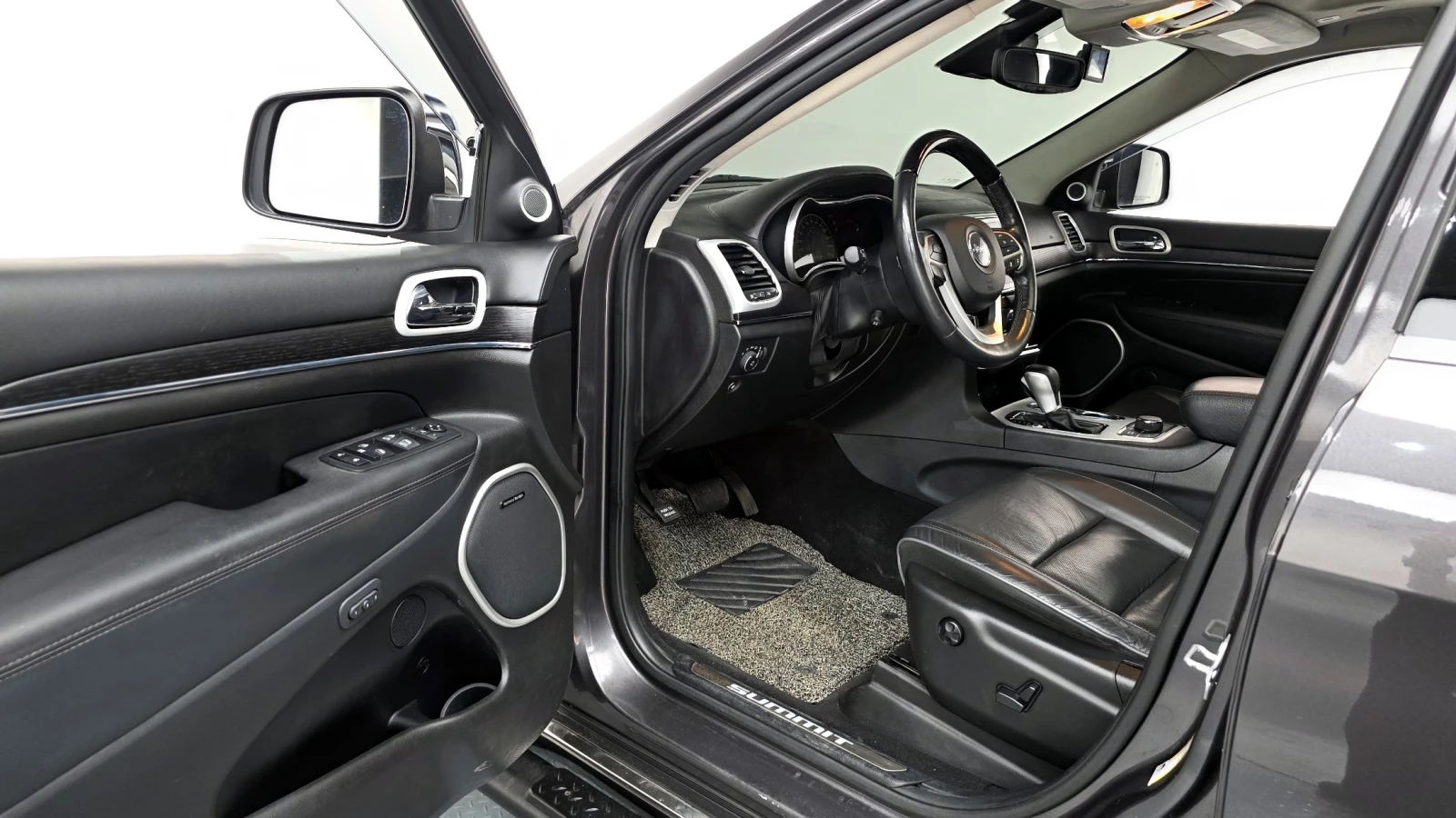 Jeep Grand cherokee 2020* 8ZF* SUMMIT* ОБДУХ* HARMAN* DISTRONIK* КРАЙН, снимка 8 - Автомобили и джипове - 54750736