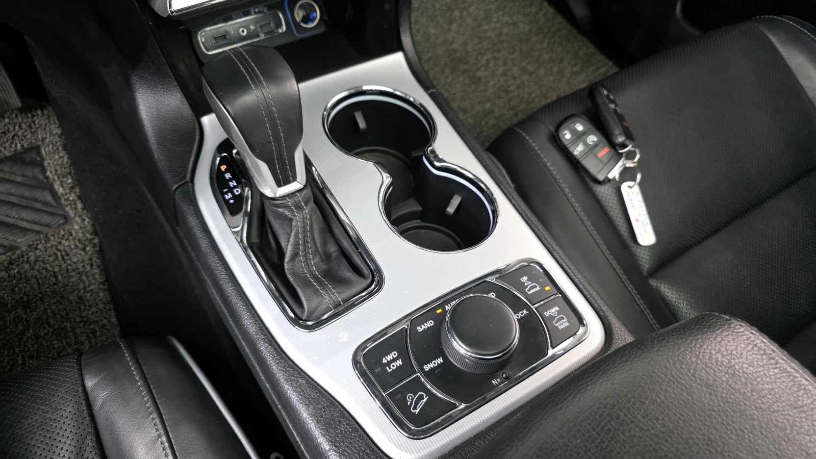 Jeep Grand cherokee 2020* 8ZF* SUMMIT* ОБДУХ* HARMAN* DISTRONIK* КРАЙН, снимка 11 - Автомобили и джипове - 54750736