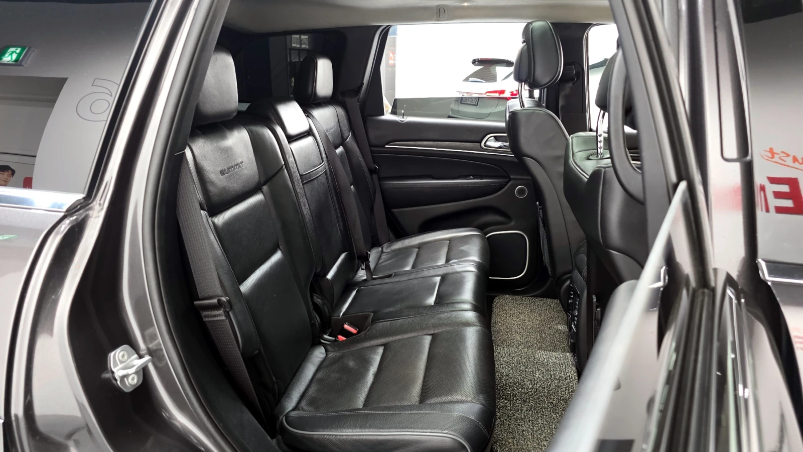 Jeep Grand cherokee 2020* 8ZF* SUMMIT* ОБДУХ* HARMAN* DISTRONIK* КРАЙН, снимка 13 - Автомобили и джипове - 54750736