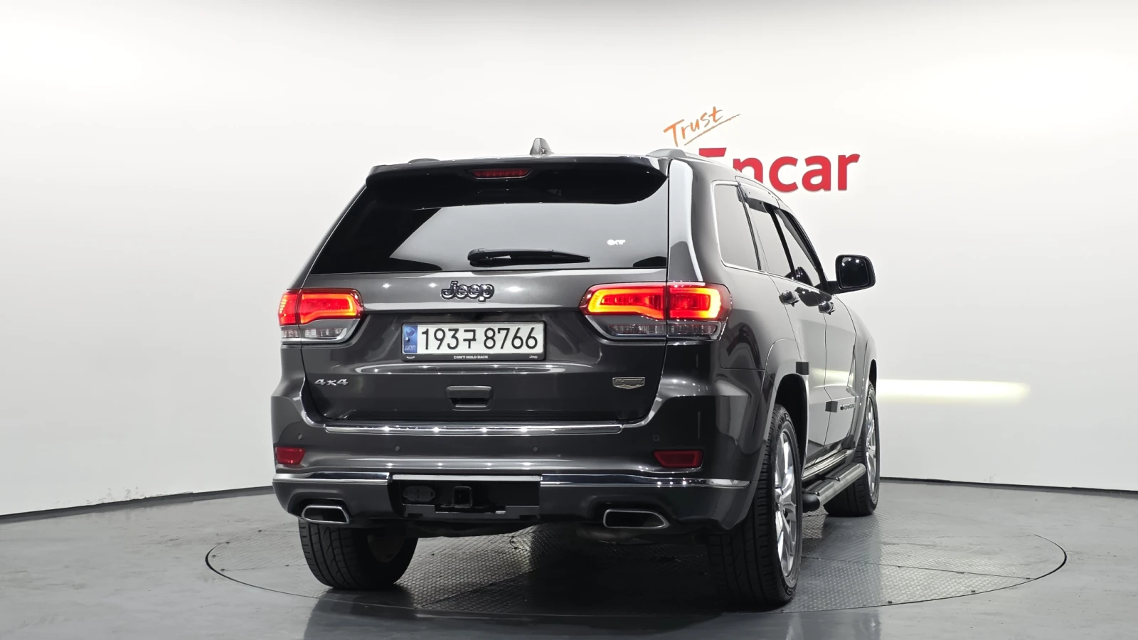 Jeep Grand cherokee 2020* 8ZF* SUMMIT* ОБДУХ* HARMAN* DISTRONIK* КРАЙН, снимка 4 - Автомобили и джипове - 54750736