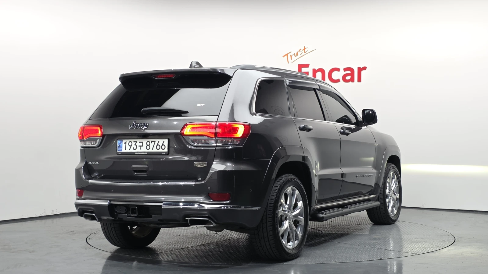 Jeep Grand cherokee 2020* 8ZF* SUMMIT* ОБДУХ* HARMAN* DISTRONIK* КРАЙН, снимка 3 - Автомобили и джипове - 54750736