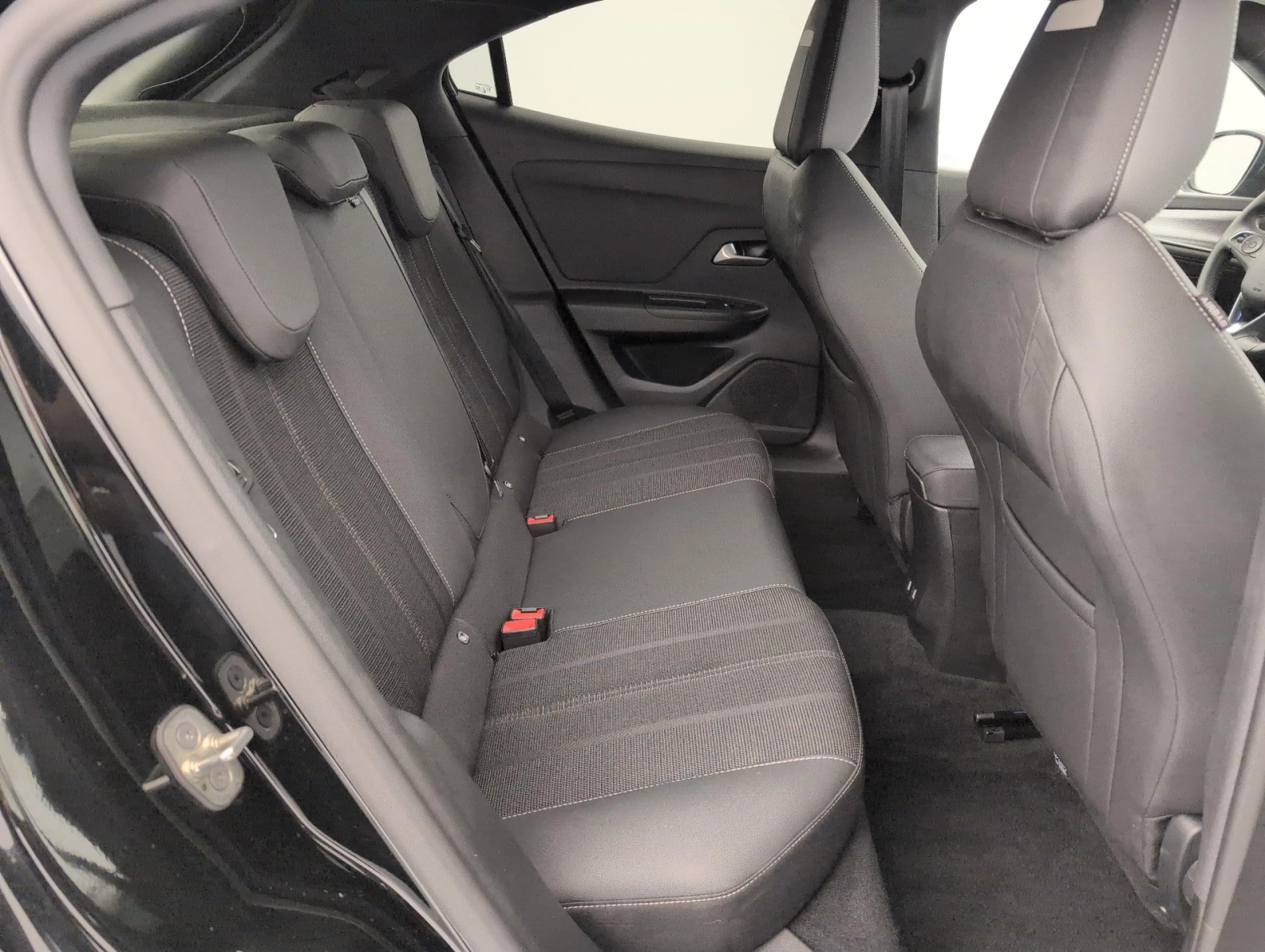 Opel Mokka e 51 kWh GS 2 410km, снимка 8 - Автомобили и джипове - 56116491