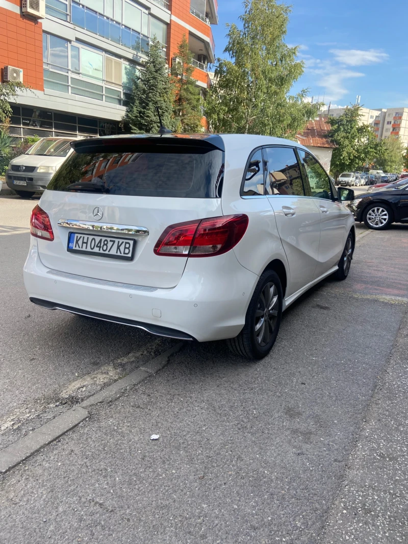 Mercedes-Benz B 180 Euro 6B, снимка 11 - Автомобили и джипове - 47344340