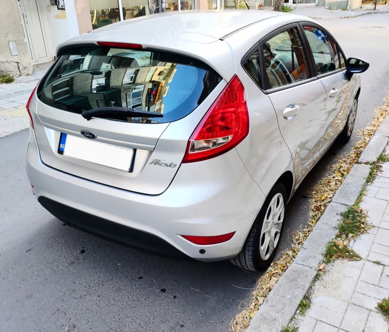 Ford Fiesta Топ състояние!, снимка 7 - Автомобили и джипове - 48116642