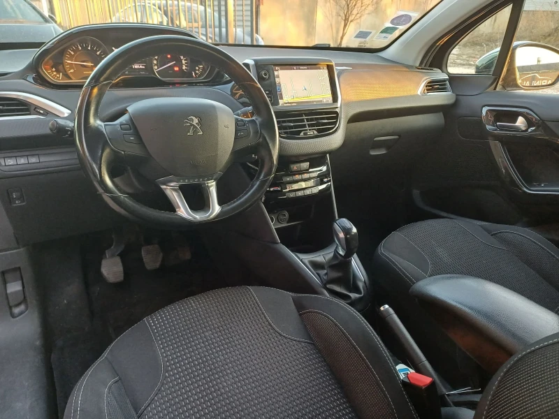 Peugeot 208 1.2PureTech Allure EURO6, снимка 11 - Автомобили и джипове - 48436191