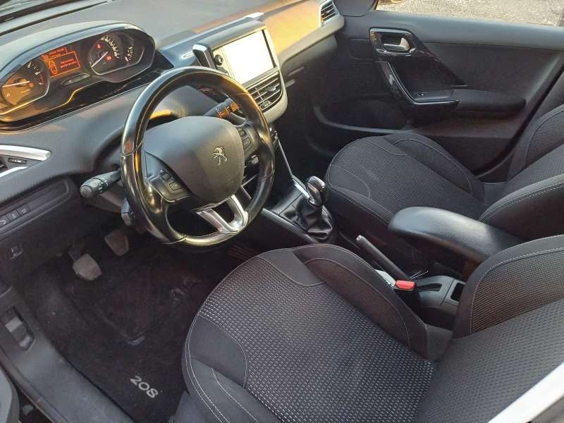 Peugeot 208 1.2PureTech Allure EURO6, снимка 8 - Автомобили и джипове - 48436191