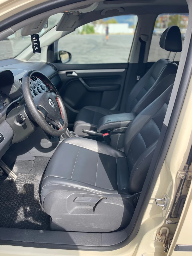 VW Touran VW Touran 1.4 TSI   2010 г., снимка 11 - Автомобили и джипове - 52450169