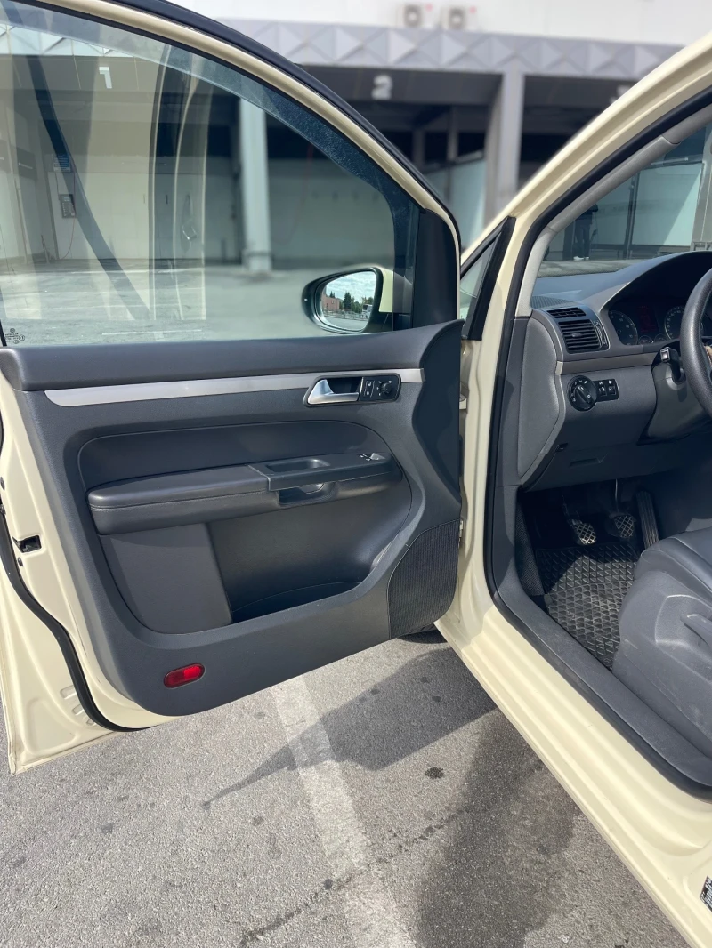 VW Touran VW Touran 1.4 TSI   2010 г., снимка 10 - Автомобили и джипове - 52450169