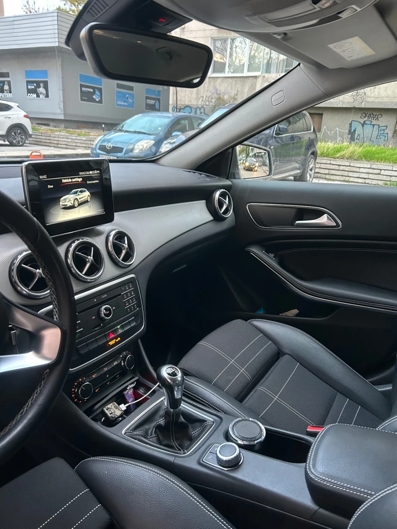 Mercedes-Benz GLA 180, снимка 3 - Автомобили и джипове - 52380747