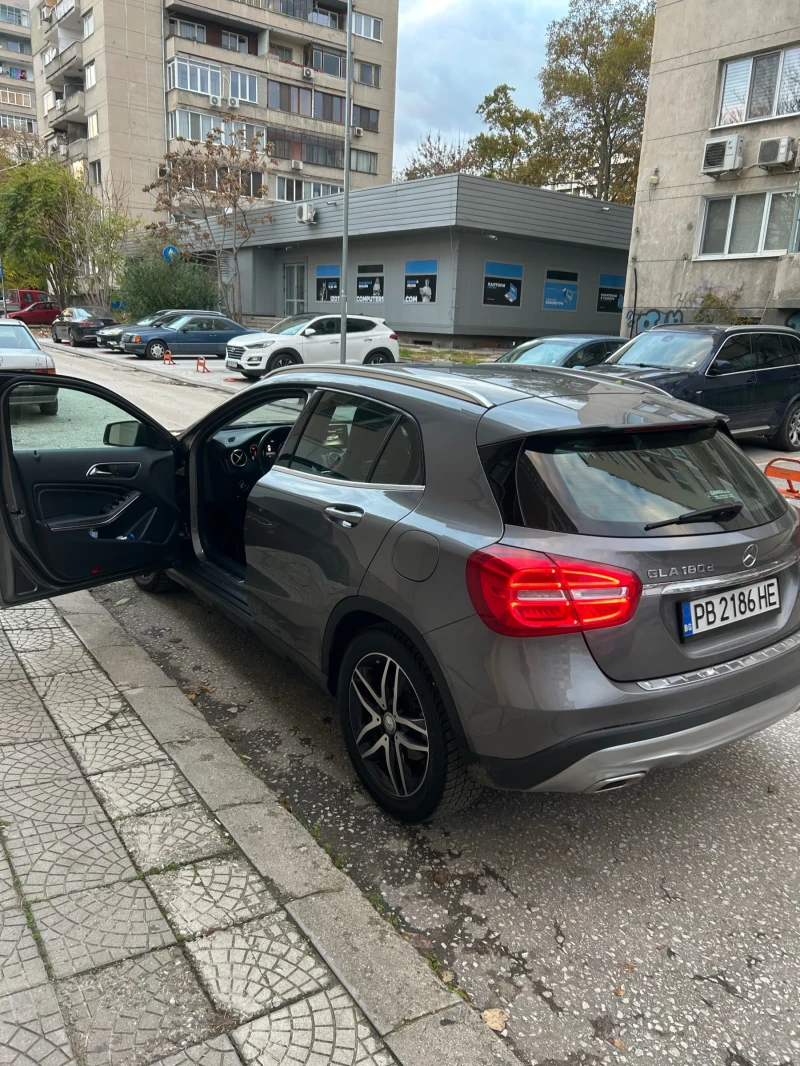 Mercedes-Benz GLA 180, снимка 5 - Автомобили и джипове - 52380747