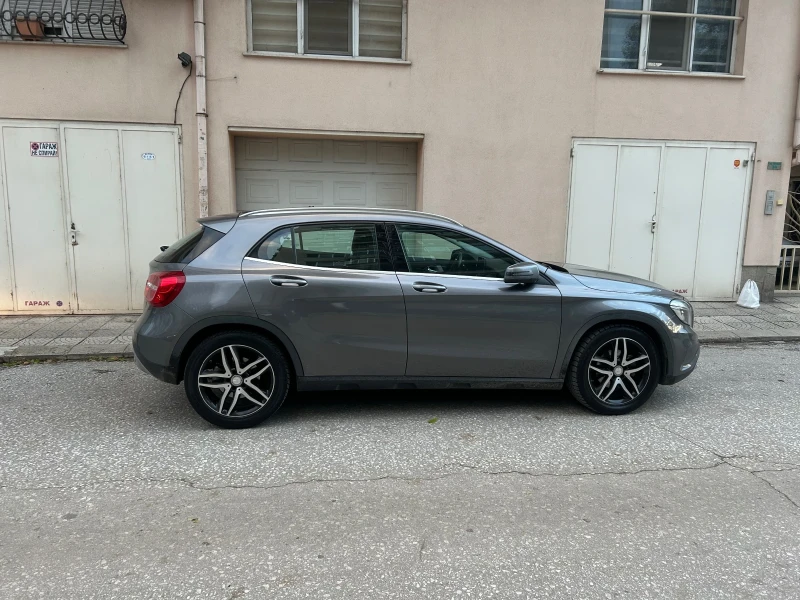 Mercedes-Benz GLA 180, снимка 8 - Автомобили и джипове - 52380747