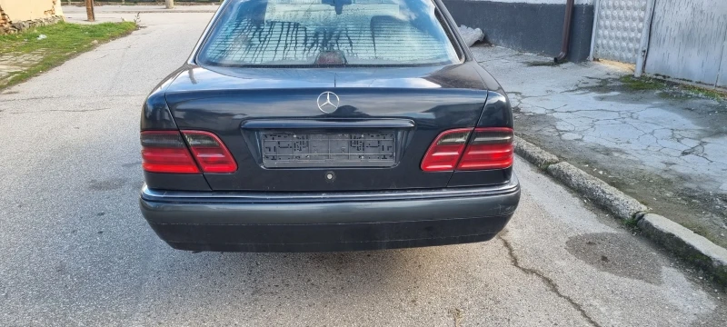Mercedes-Benz E 230 2.3 ГАЗ, снимка 4 - Автомобили и джипове - 52751517
