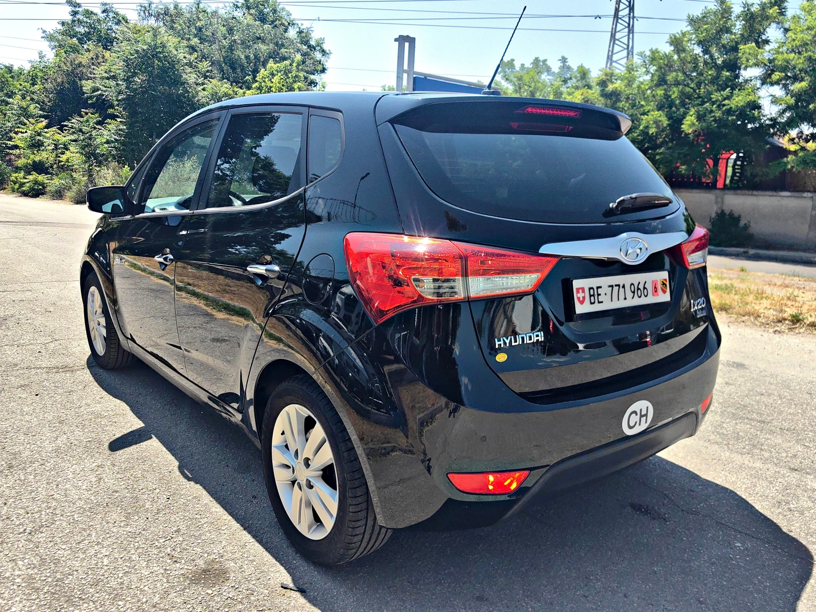 Hyundai Ix20 1.6!ШВЕЙЦАРИЯ!ТОП СЪСТОЯНИЕ!82000км!СТЪКЛЕН ТАВАН! - изображение 4