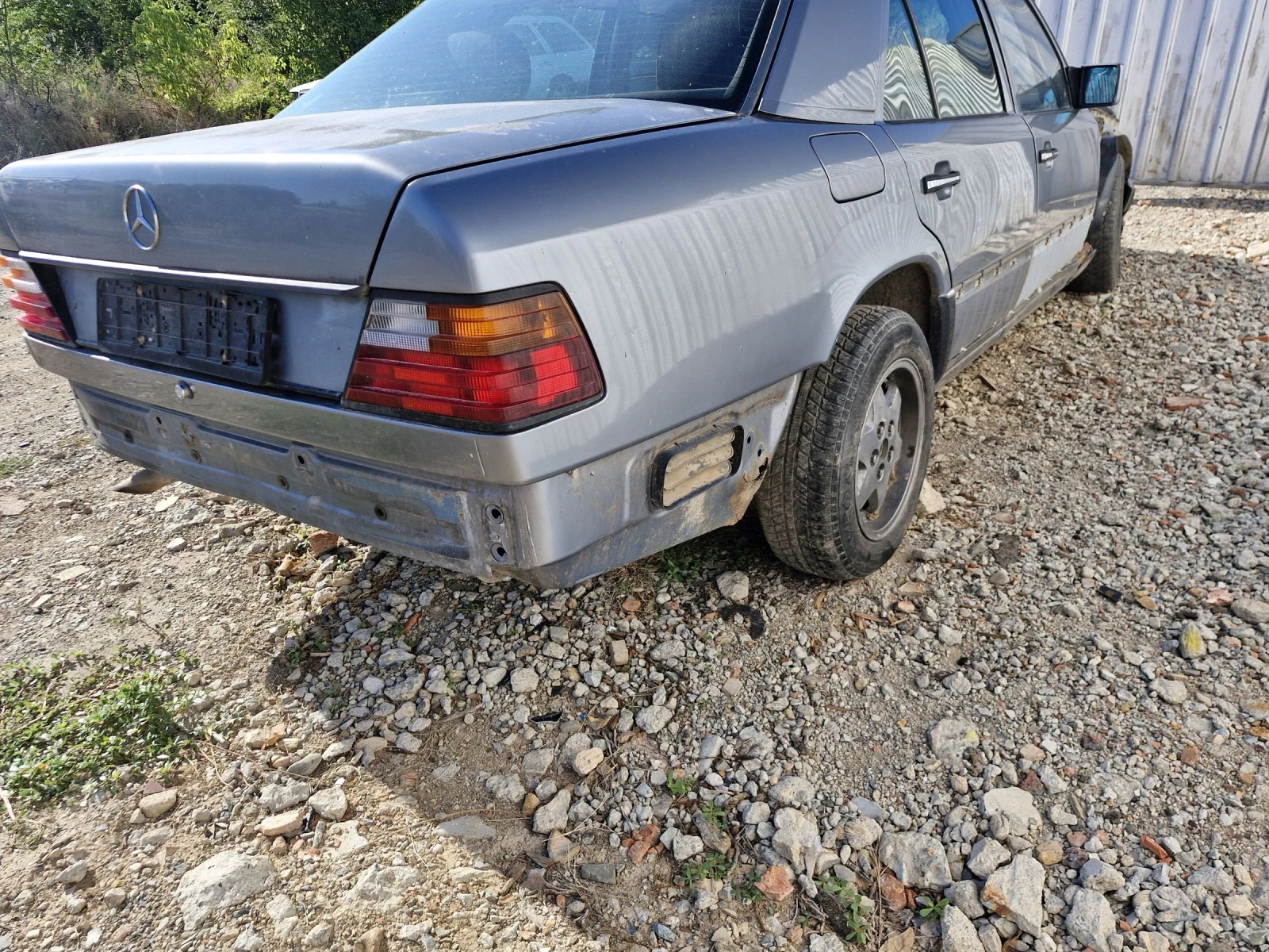 Mercedes-Benz 124 2.0  - изображение 3