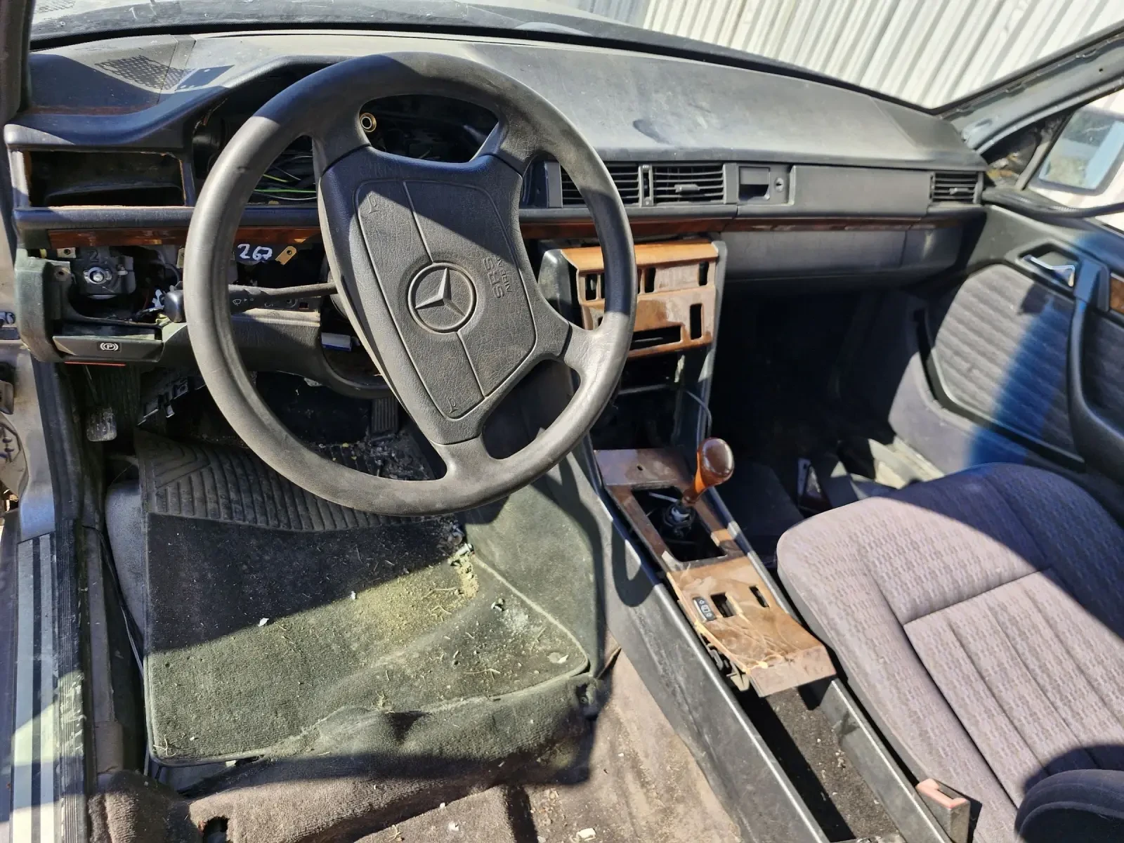 Mercedes-Benz 124 2.0  - изображение 4