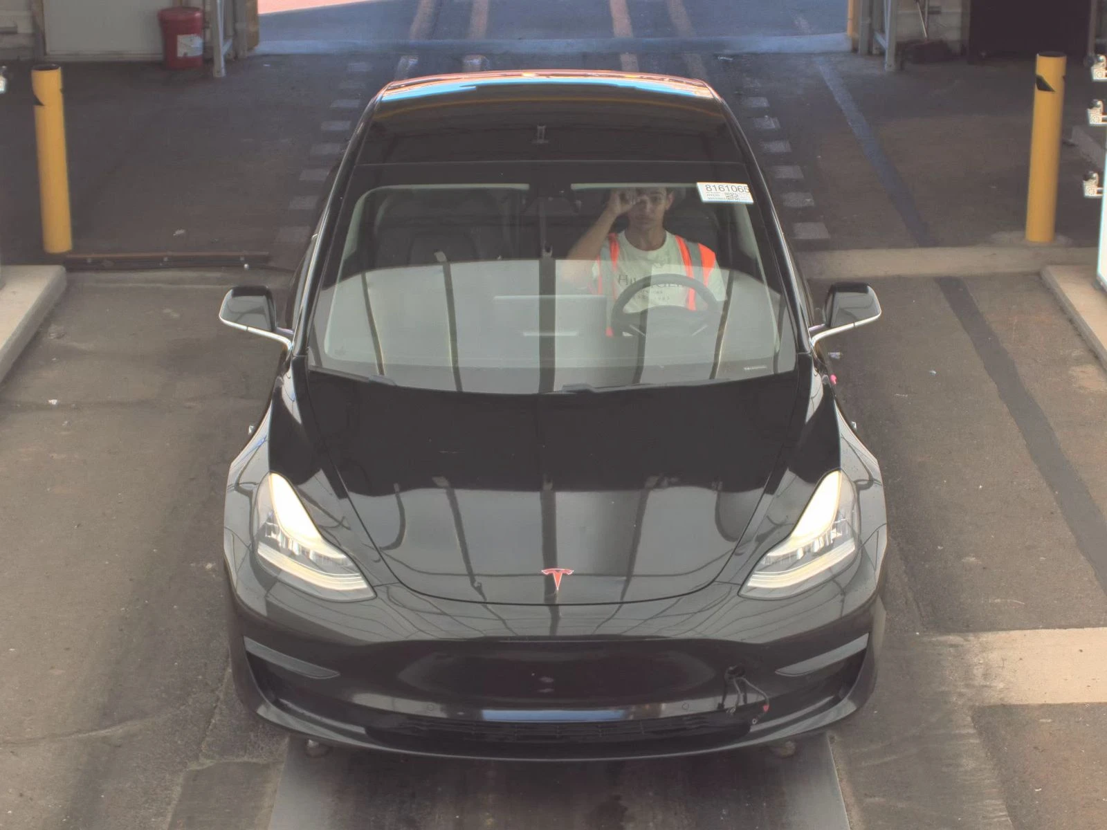 Tesla Model 3 Standard Range - изображение 2