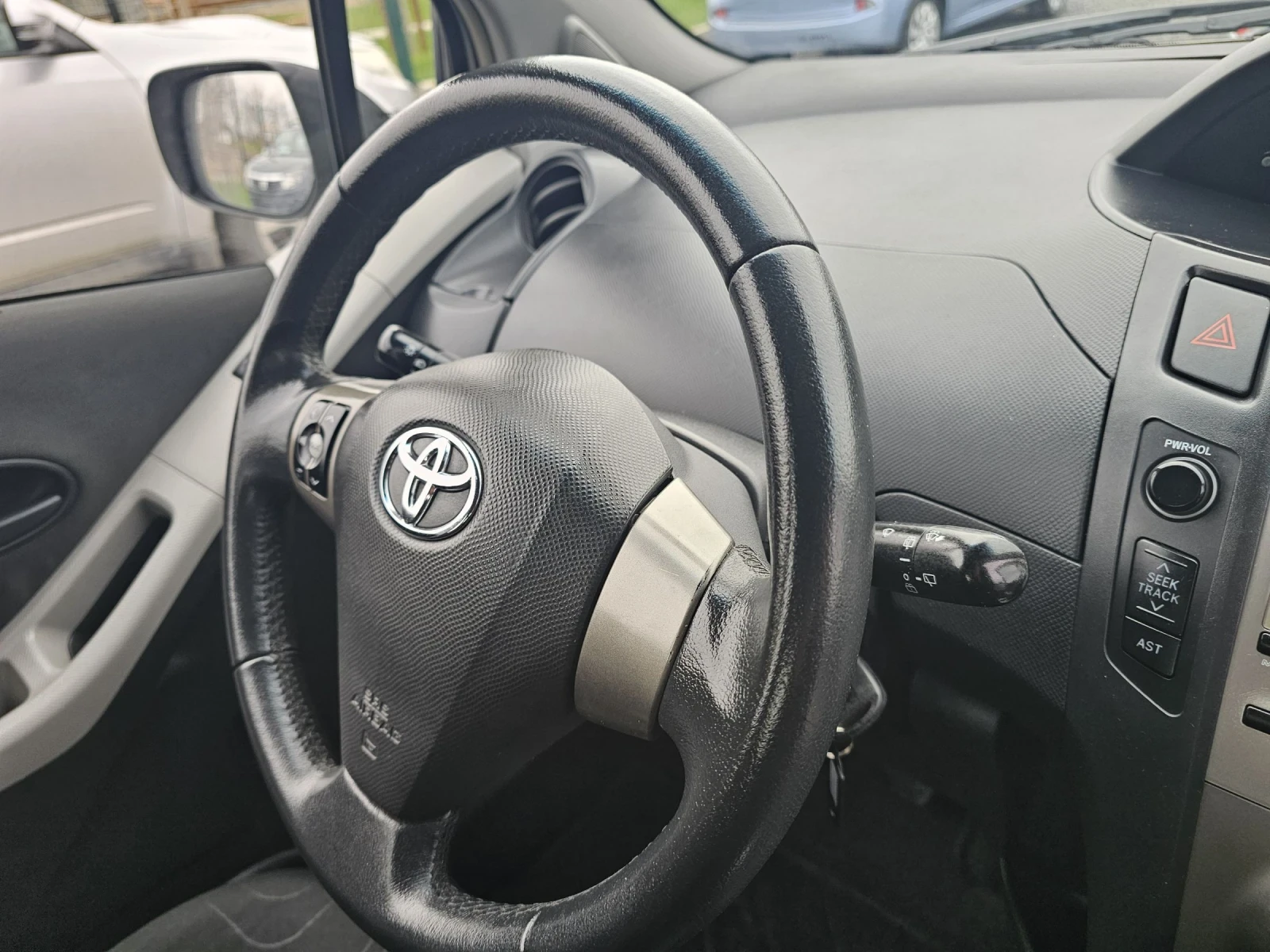 Toyota Yaris 1.3i 100KC 6-��! | Mobile.bg � ����������� 13