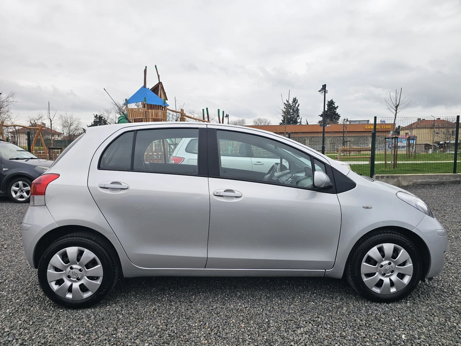 Toyota Yaris 1.3i 100KC 6-СК! - изображение 4