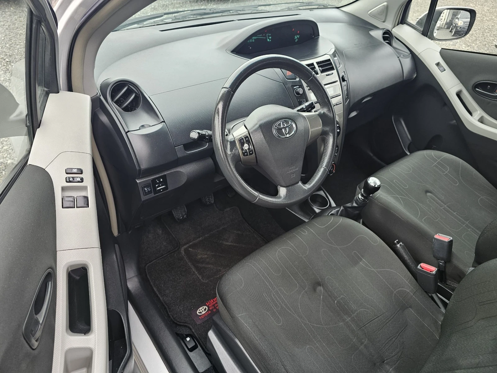 Toyota Yaris 1.3i 100KC 6-СК! - изображение 8