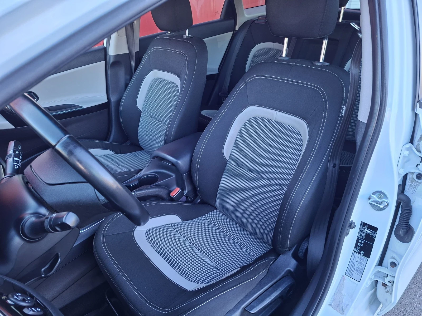 Kia Ceed 1.6 бензин , снимка 11 - Автомобили и джипове - 54025380