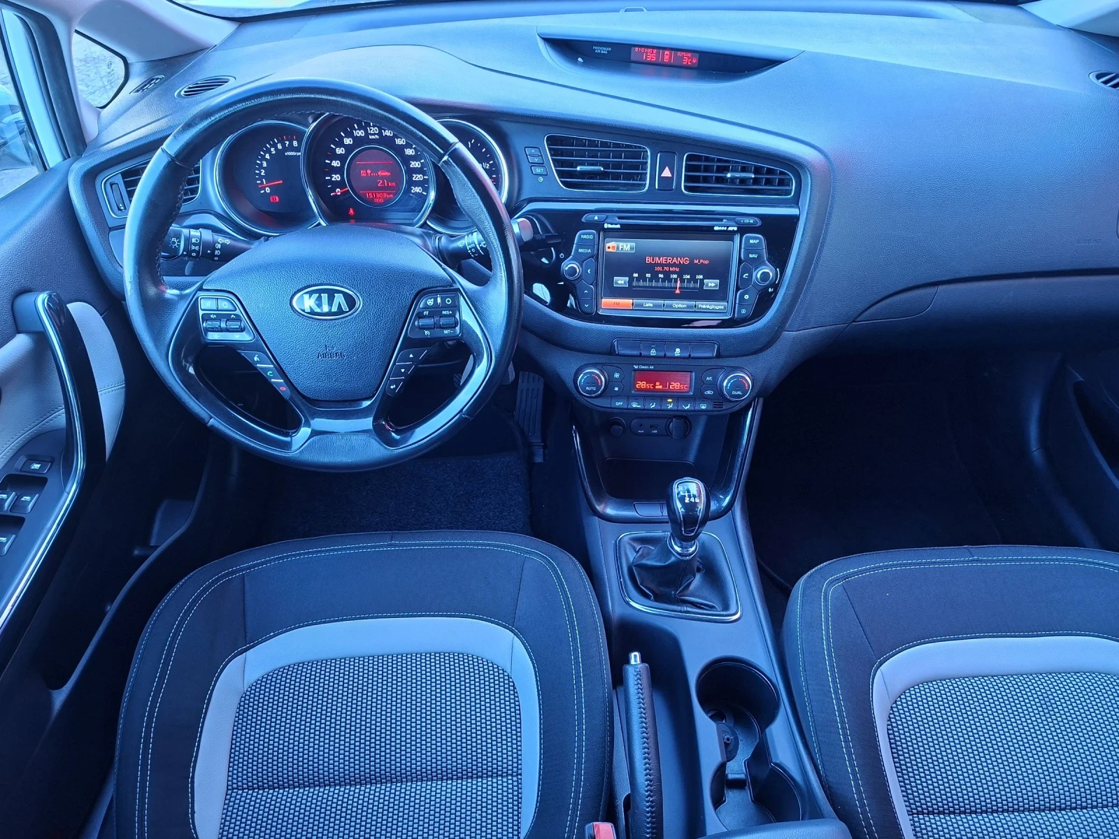 Kia Ceed 1.6 бензин , снимка 12 - Автомобили и джипове - 54025380