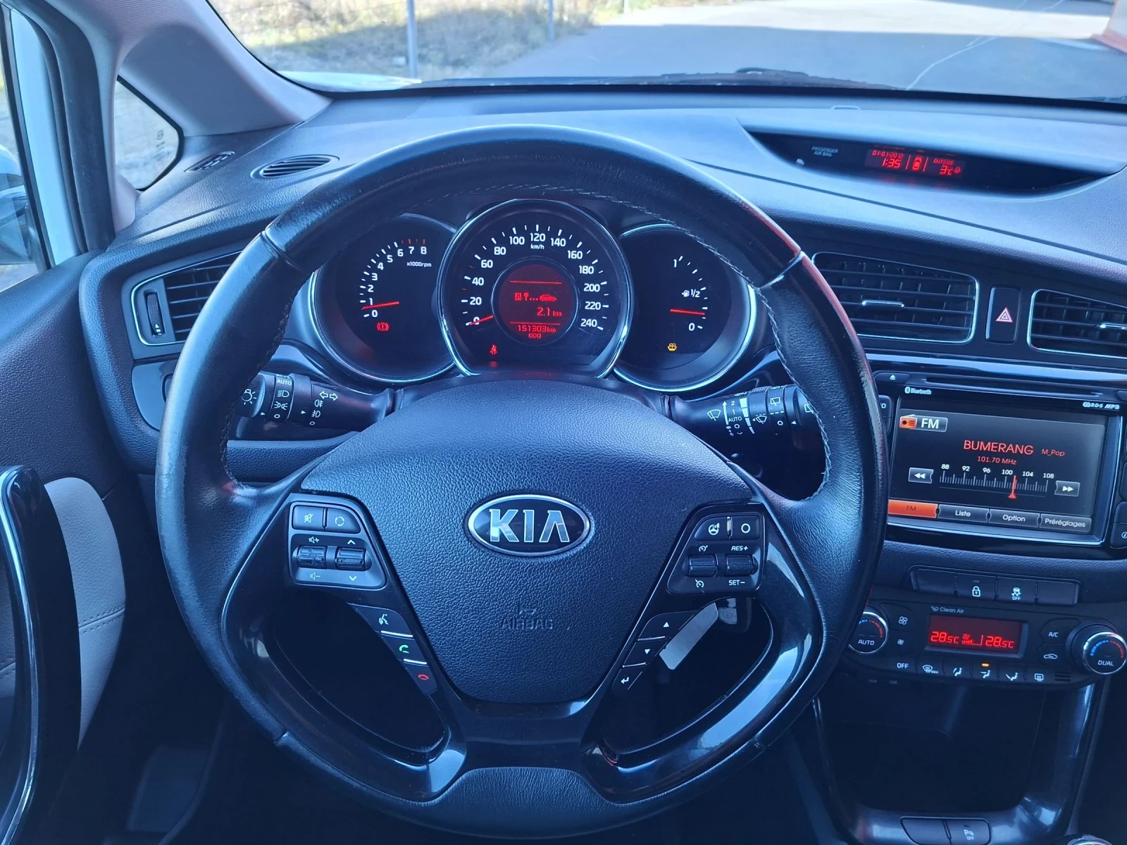 Kia Ceed 1.6 бензин , снимка 13 - Автомобили и джипове - 54025380