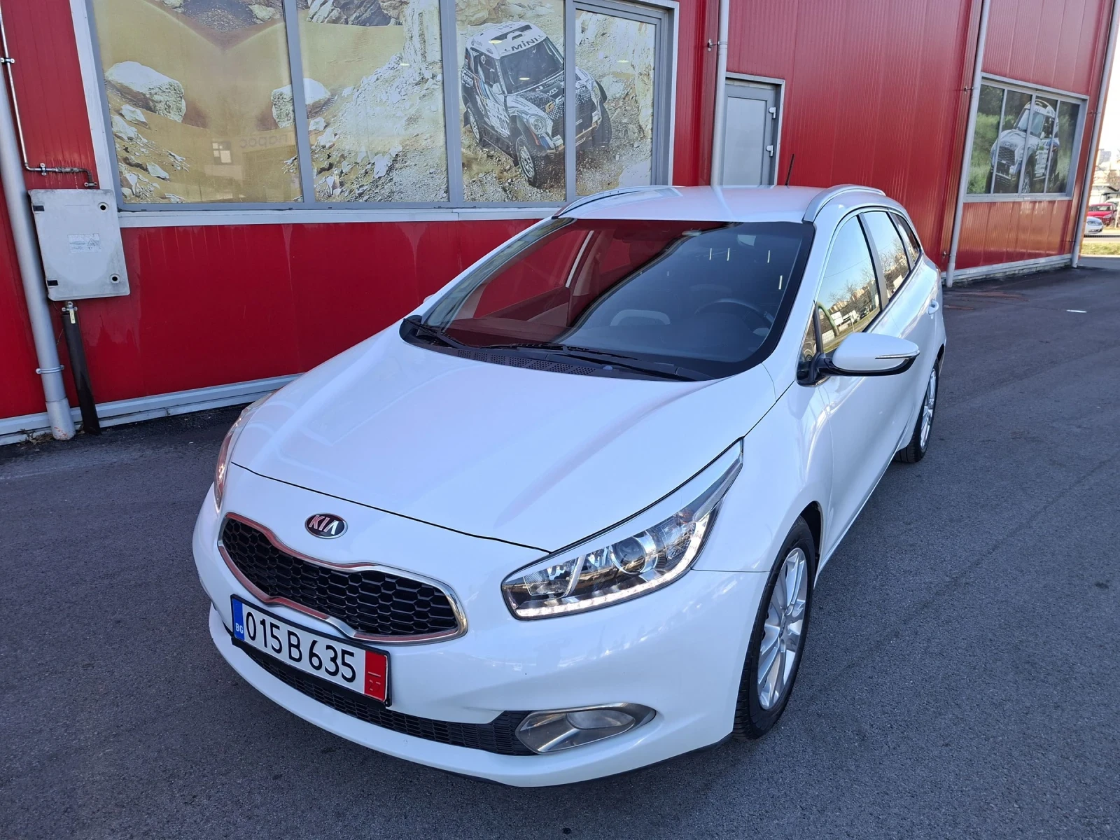 Kia Ceed 1.6 бензин , снимка 3 - Автомобили и джипове - 54025380