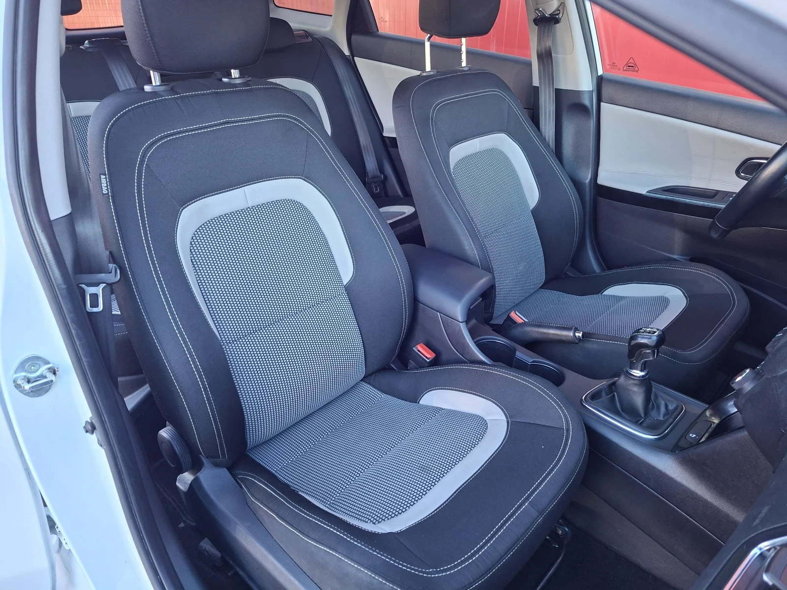 Kia Ceed 1.6 бензин , снимка 7 - Автомобили и джипове - 54025380