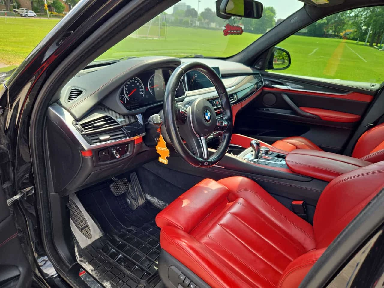 BMW X5M XDRIVE * ТЕЛЕВИЗОРИ* ПАНОРАМА* HEAD UP* ДВА КЛЮЧА*, снимка 7 - Автомобили и джипове - 55255081