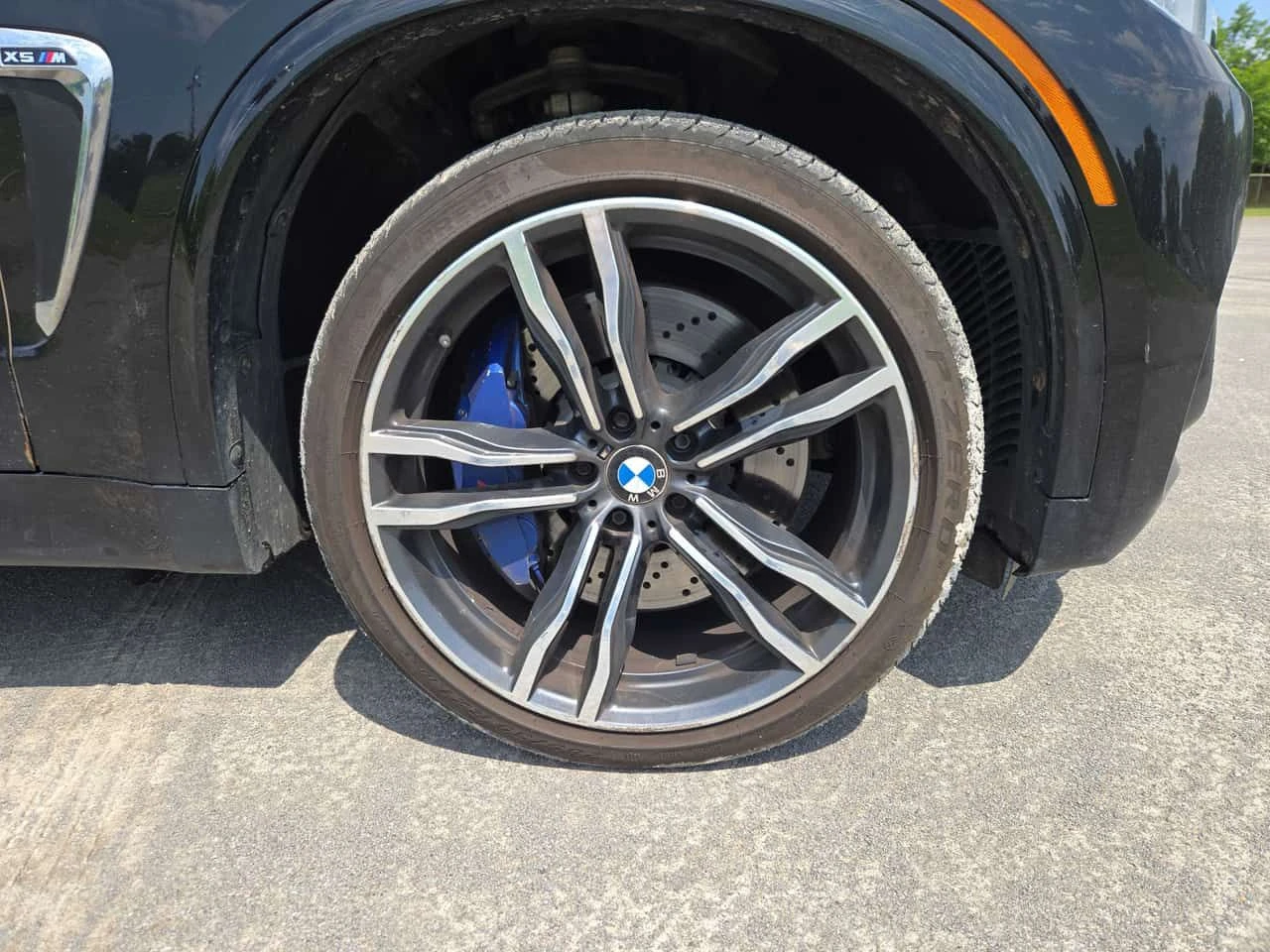 BMW X5M XDRIVE * ТЕЛЕВИЗОРИ* ПАНОРАМА* HEAD UP* ДВА КЛЮЧА*, снимка 6 - Автомобили и джипове - 55255081