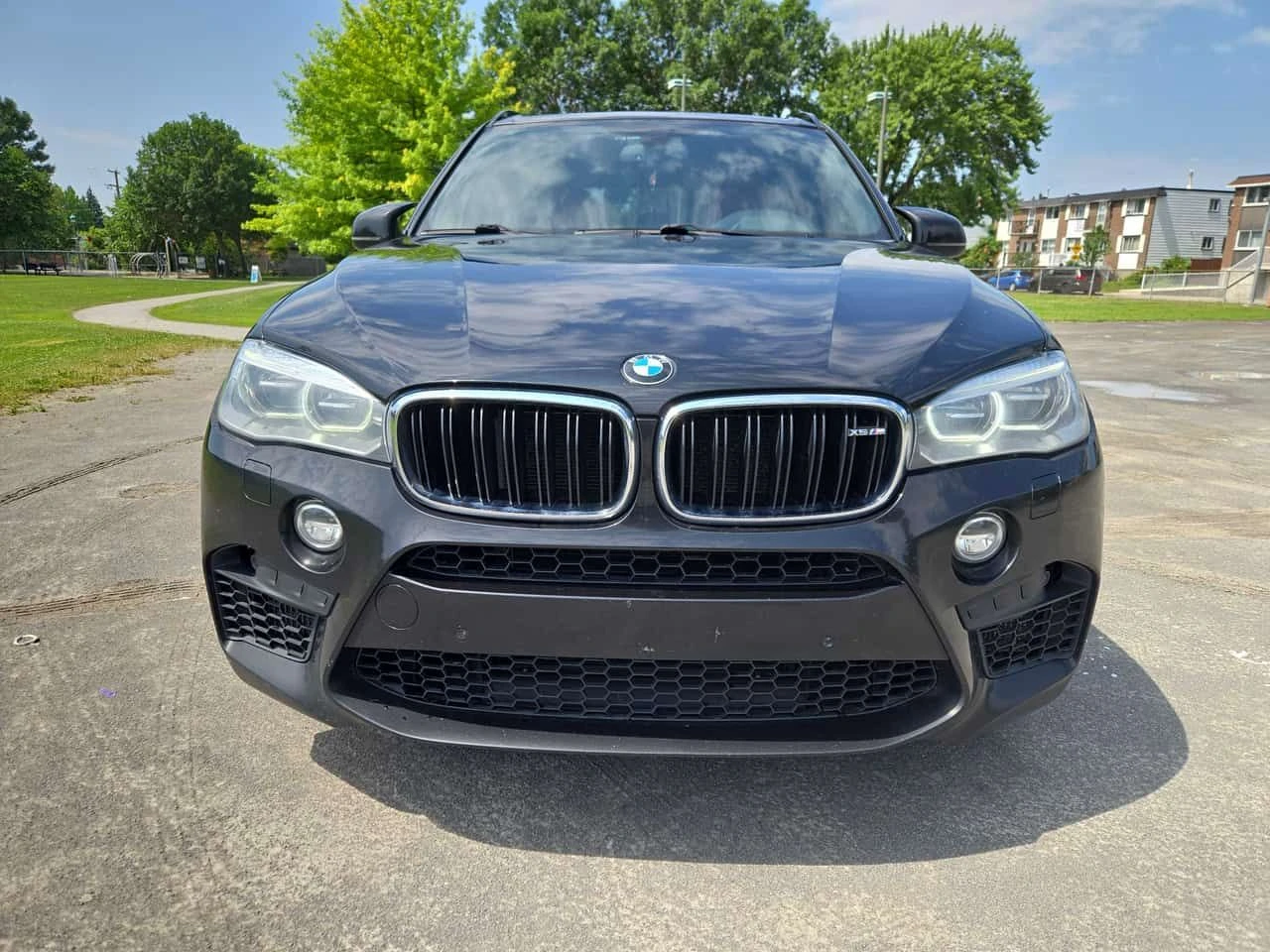 BMW X5M XDRIVE * ТЕЛЕВИЗОРИ* ПАНОРАМА* HEAD UP* ДВА КЛЮЧА*, снимка 2 - Автомобили и джипове - 55255081
