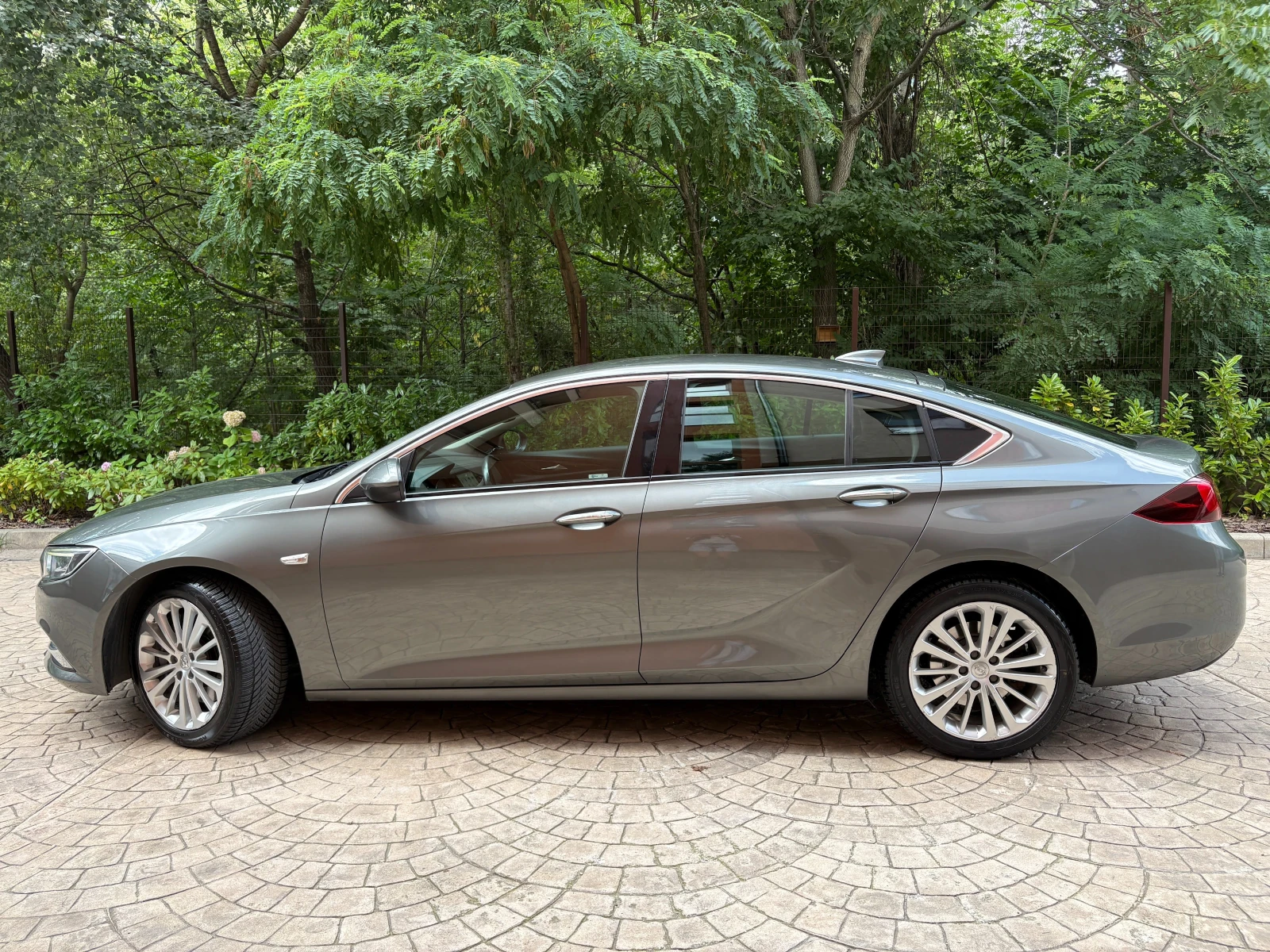 Opel Insignia Grand Sport, снимка 7 - Автомобили и джипове - 55394927
