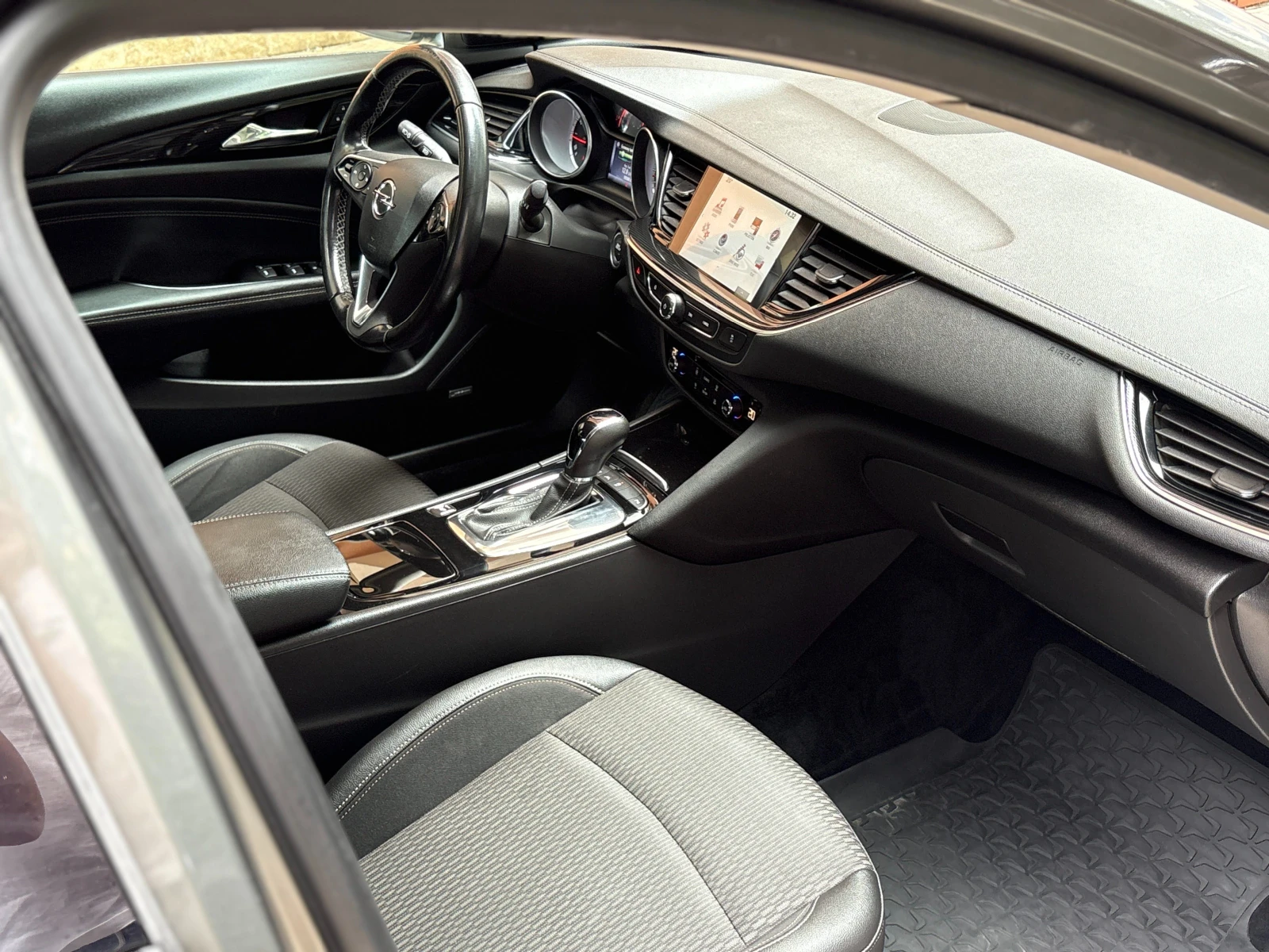Opel Insignia Grand Sport, снимка 9 - Автомобили и джипове - 55394927