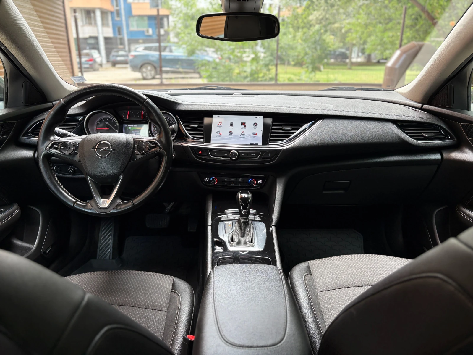 Opel Insignia Grand Sport, снимка 8 - Автомобили и джипове - 55394927