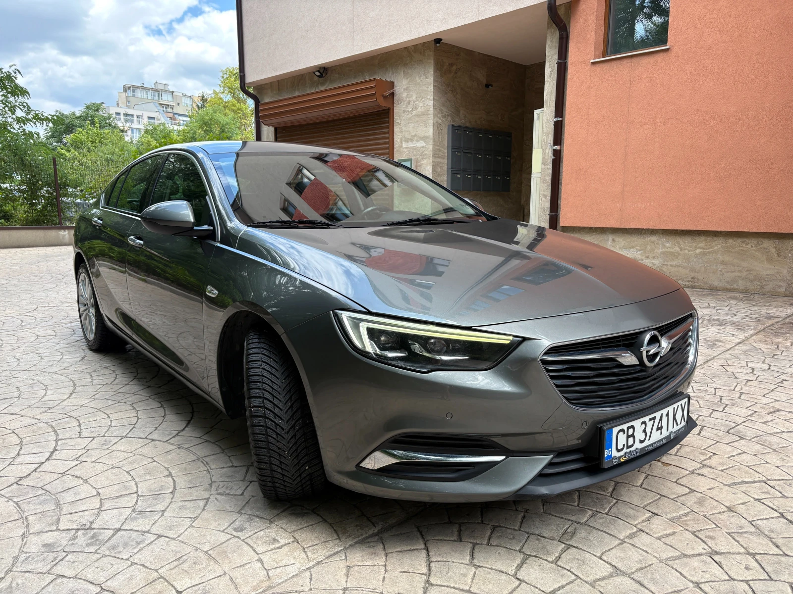 Opel Insignia Grand Sport, снимка 3 - Автомобили и джипове - 55394927