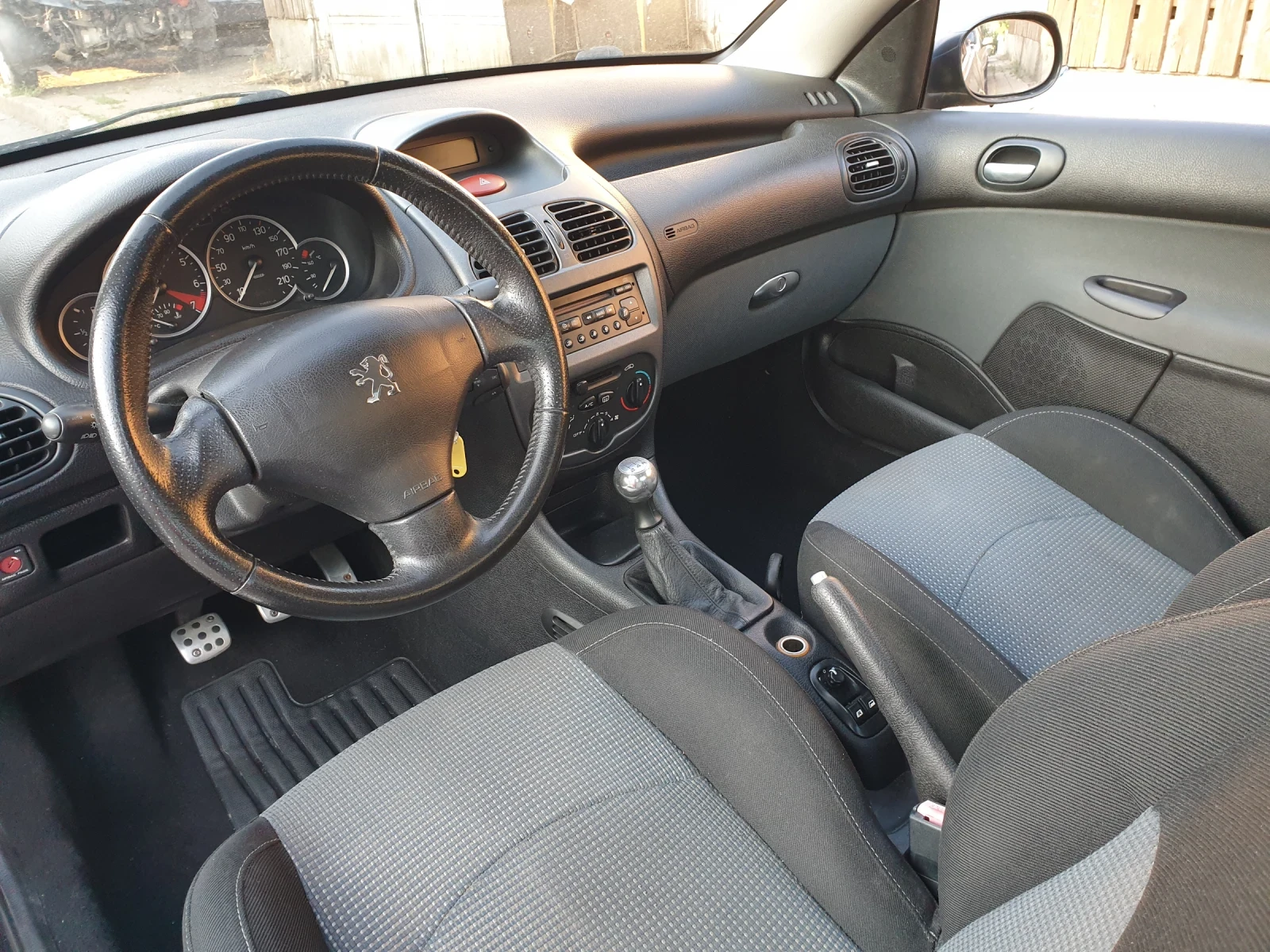 Peugeot 206 1.6i, снимка 9 - Автомобили и джипове - 55564114